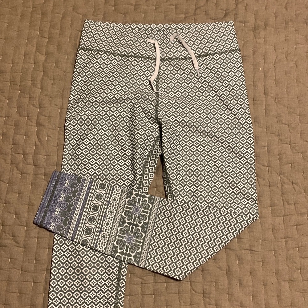 White Fox Active X Sarahs Day leggings
